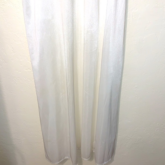 White 70’s Vintage Maxi Open Flutter Cap Sleeve Robe - Picture 6 of 8